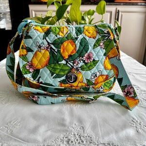Vera Bradley Cross body Lemon Grove pattern EUC